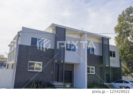 青空と新築物件 125420022