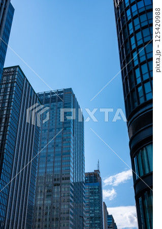 東京駅周辺の高層ビル群 呉服橋交差点 2025.04 c-1 東京駅周辺の高層ビル群 呉服橋交差点 2025.04 c-1 125420988