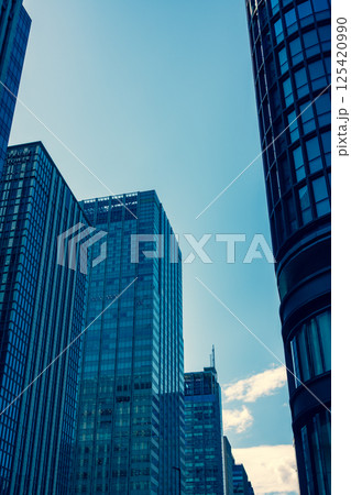 東京駅周辺の高層ビル群 呉服橋交差点 2025.04 c-3 暖色寒色強調 東京駅周辺の高層ビル群 呉服橋交差点 2025.04 c-3 暖色寒色強調 125420990