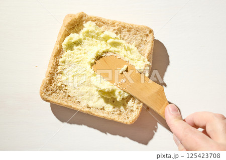 bread slice with whipped butter smear 125423708