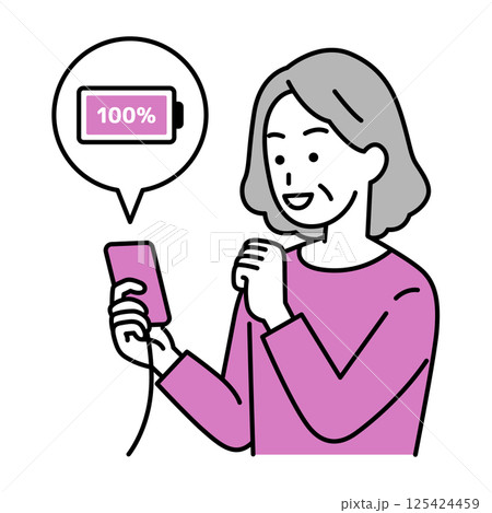 スマートフォンを充電する年配の女性 125424459