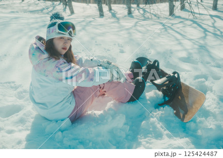 snowboarding 125424487