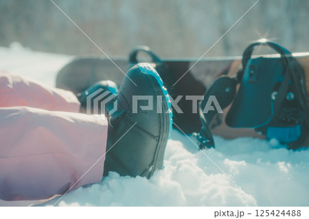 snowboarding 125424488