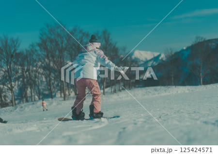 snowboarding 125424571