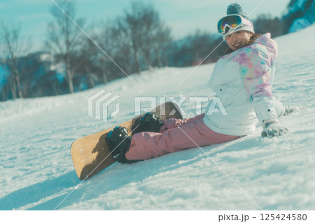 snowboarding 125424580