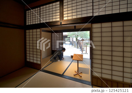 松江市　塩見縄手の武家屋敷　武士のマネキン 125425121