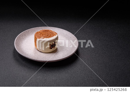 Round sweet New York roll croissant with pistachio cream filling 125425268