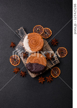 Round sweet New York roll croissant with chocolate cream filling Round sweet New York roll croissant with chocolate cream filling 125425286