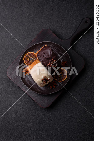Round sweet New York roll croissant with chocolate cream filling Round sweet New York roll croissant with chocolate cream filling 125425302