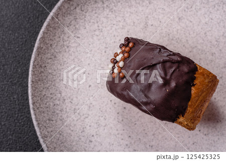 Round sweet New York roll croissant with chocolate cream filling Round sweet New York roll croissant with chocolate cream filling 125425325