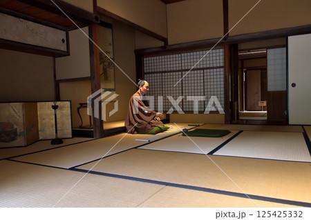 松江市　塩見縄手の武家屋敷　武士のマネキン 125425332