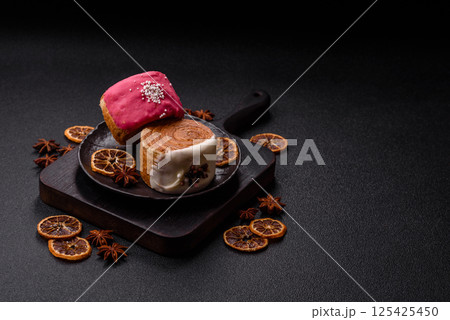 Round sweet New York roll croissant with several flavors cream filling Round sweet New York roll croissant with several flavors cream filling 125425450