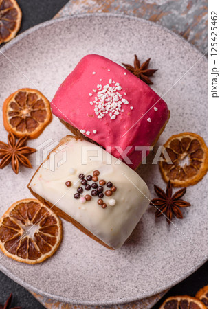 Round sweet New York roll croissant with several flavors cream filling Round sweet New York roll croissant with several flavors cream filling 125425462