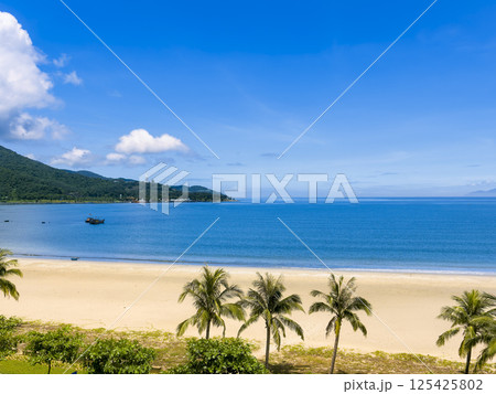 ベトナム・ダナン 青い海の広がるミーケービーチ / Da Nang, VIetnam 125425802