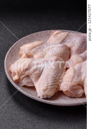 Raw chicken wings with salt, spices and herbs 125427077