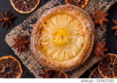 Sweet round tart with pineapple Sweet round tart with pineapple 125427101
