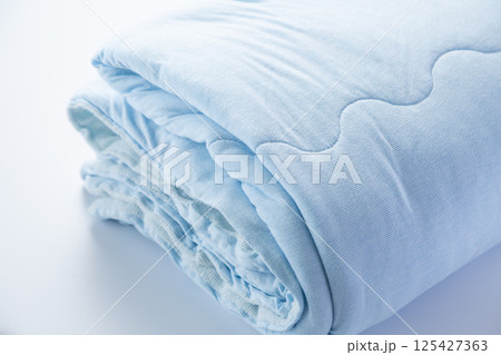 夏の肌掛け布団 125427363