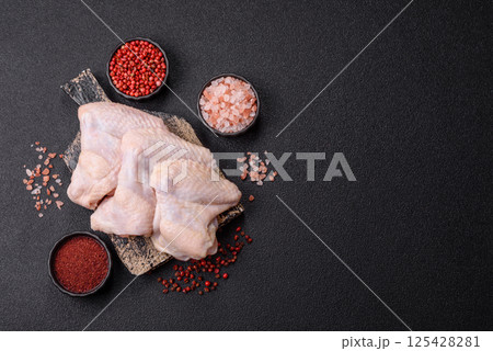 Raw chicken wings with salt, spices and herbs 125428281