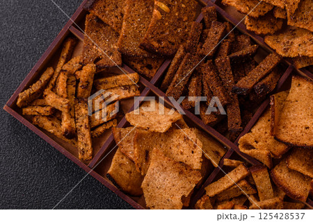 Crispy homemade brown bread chips with seeds and grains 125428537