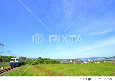 清々しい初夏の瀬戸内を走る 観光列車エトセトラ 清々しい初夏の瀬戸内を走る 観光列車エトセトラ 125428709