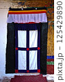 Details of the gate of a Tibetan Buddhist temple in Tibet  125429890