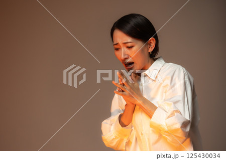 女性　火災 125430034