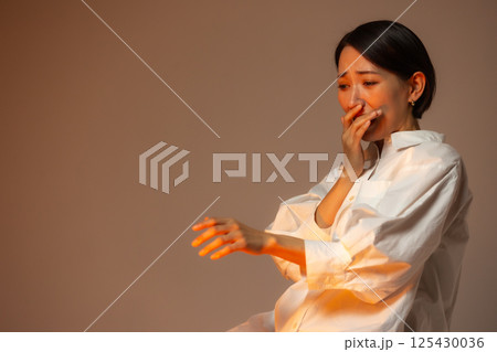 女性　火災 125430036