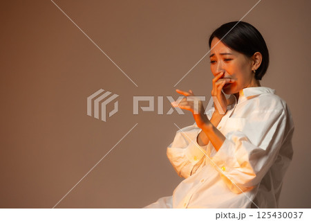 女性 火災 女性 火災 125430037