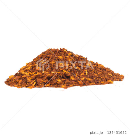 Chili powder pile isolated on white background 125431632