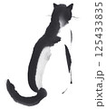 後ろ姿の猫　水墨画 125433835
