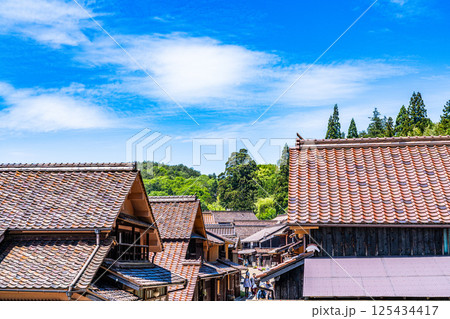 【重要伝統的建造物群保存地区】吹屋　ゴールデンウィークの町並みの風景1　岡山県高梁市成羽町 125434417