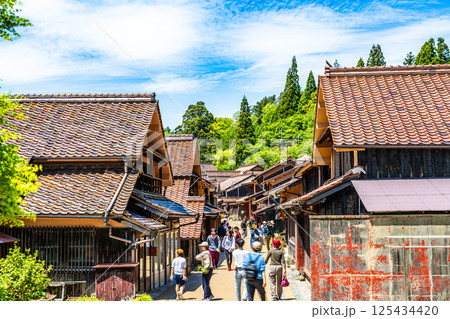 【重要伝統的建造物群保存地区】吹屋　ゴールデンウィークの町並みの風景4　岡山県高梁市成羽町 125434420