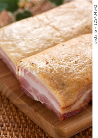 ブロックベーコン 125434942