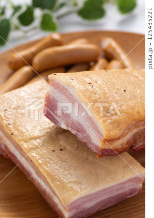 ブロックベーコン 125435221