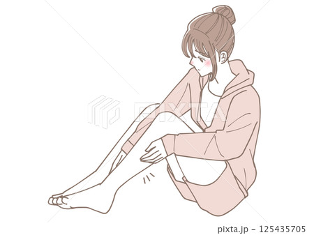 足のむくみが気になる女性のイラスト 足のむくみが気になる女性のイラスト 125435705