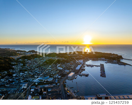 夜明けの小名浜港（福島県いわき市）	 125437259