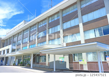 岐阜県恵那市、恵那市役所の風景 岐阜県恵那市、恵那市役所の風景 125437321