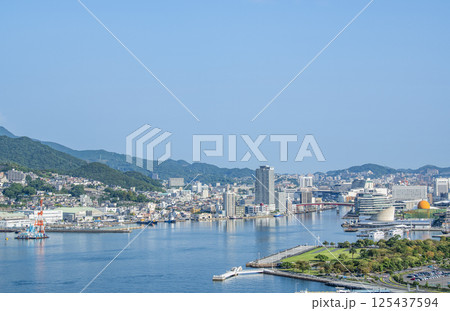 長崎県長崎市　快晴の長崎市の街並み 125437594