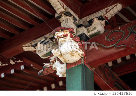 伝統建築の「木鼻」 125437616