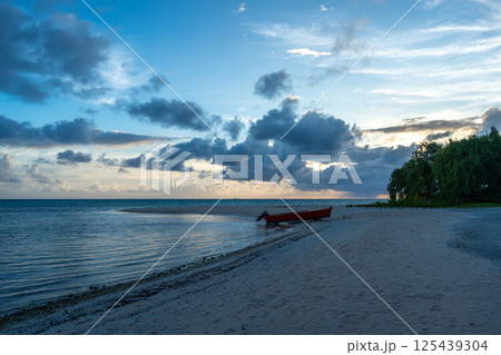 Serene sunset on a tropical beach in Tikehau, French Polynesia 125439304