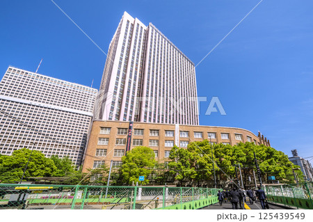 日本の東京都市景観 4月・新緑の官庁街・霞が関の文部科学省などを望む 日本の東京都市景観 4月・新緑の官庁街・霞が関の文部科学省などを望む 125439549