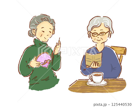 趣味を楽しむシニア女性　アクティブシニア　高齢者　コーヒー　読書　縫い物　刺繍 125440530