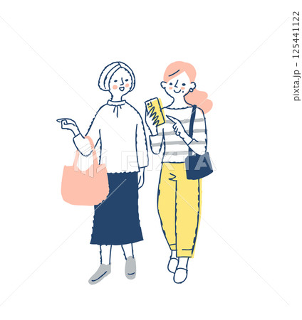 笑顔で一緒に歩く中年女性2人 笑顔で一緒に歩く中年女性2人 125441122