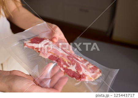 Using Vacuum Sealing Techniques for Enhancing Meat Freshness, Storage, and Preservation Benefits 125443717