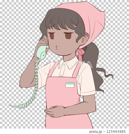 受話器を持って話す褐色肌の女性店員・口を尖らせる 125443985