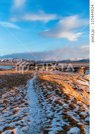 Golden hour along iceland's south coast Golden hour along iceland's south coast 125444924