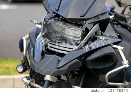 オートバイのヘッドライト 125450349