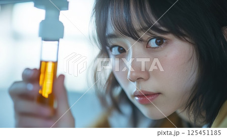 試験管を持つ科学者（ai生成画像） 125451185