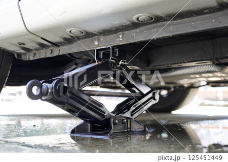 車体下のジャッキアップポイント(切り欠き)01 車体下のジャッキアップポイント(切り欠き)01 125451449