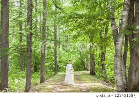白無垢姿の花嫁 白無垢姿の花嫁 125451687